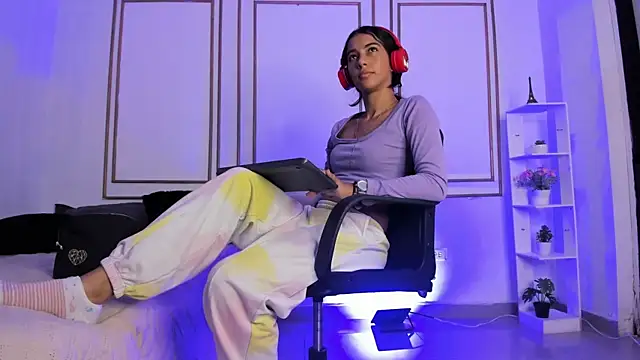 emily gaviria1 online show from 06/06/26, 12:43