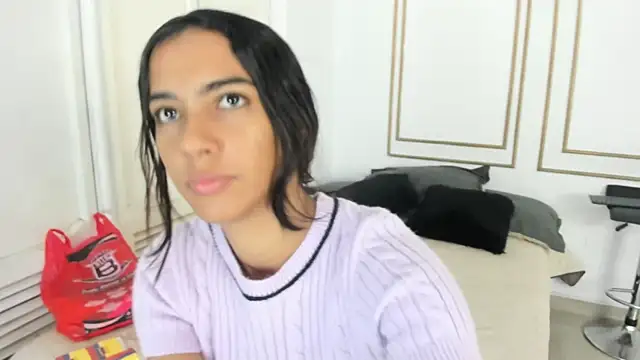 emily gaviria1 online show from 06/10/26, 12:15