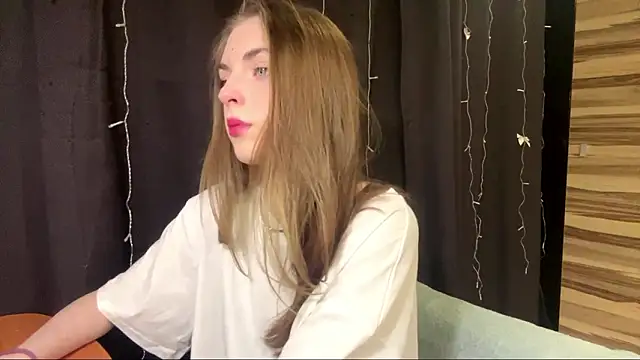 Snapshot of PollyDream chatting on 02/26/26, 04:28 PollyDream online show from 02/26/26, 04:28