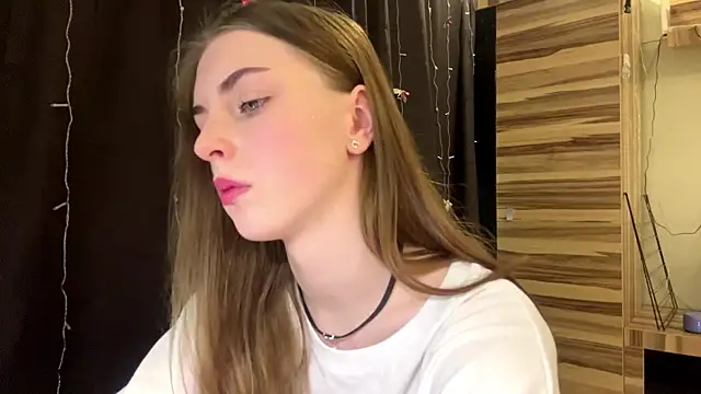 Snapshot of PollyDream chatting on 03/02/26, 08:21 PollyDream online show from 03/02/26, 08:21