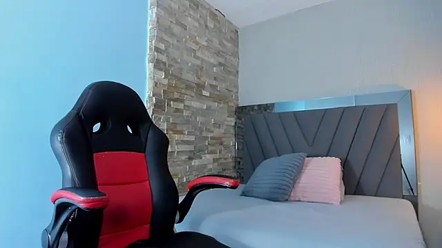 LUCIA KHAN online show from 07/15/26, 07:30
