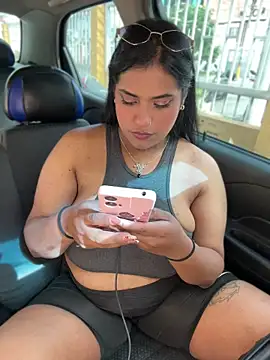 Nahomy firee online show from 04/08/26, 07:58