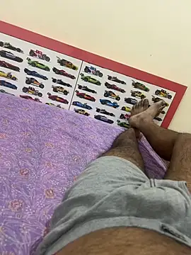 Snapshot of Varun_93 chatting on 03/04/26, 07:09 Varun 93 online show from 03/04/26, 07:09