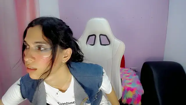 Snapshot of Larry_craft chatting on 02/27/26, 08:20 Larry craft online show from 02/27/26, 08:20