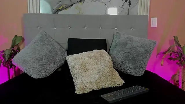 Eros Lux online show from 04/09/26, 12:10