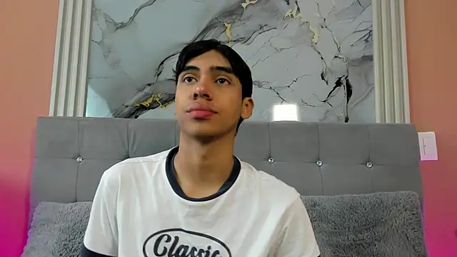 Snapshot of Eros_Lux chatting on 04/24/26, 12:18 Eros Lux online show from 04/24/26, 12:18