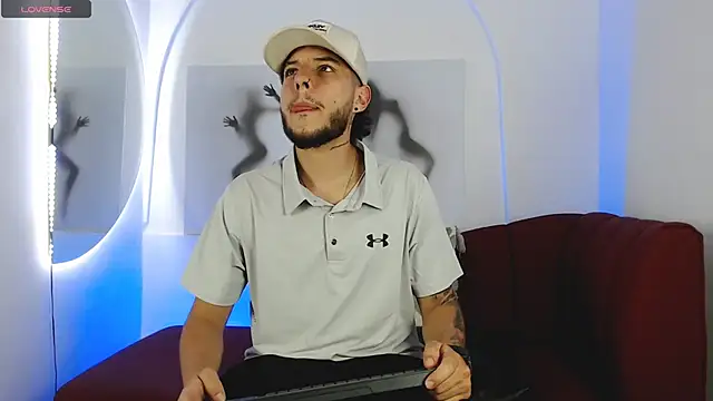 Snapshot of luxesmith chatting on 02/26/26, 12:20 luxesmith online show from 02/26/26, 12:20