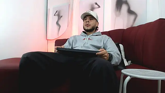 Snapshot of luxesmith chatting on 02/27/26, 02:33 luxesmith online show from 02/27/26, 02:33