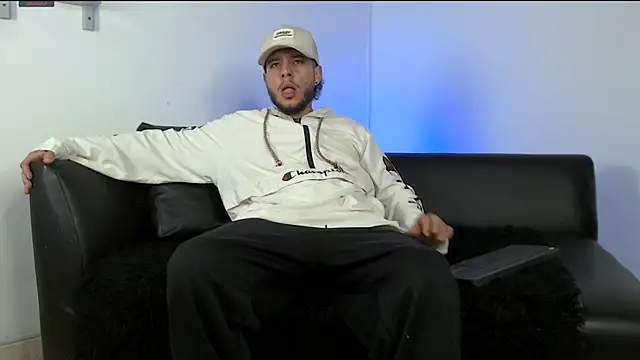 Snapshot of luxesmith chatting on 03/03/26, 12:06 luxesmith online show from 03/03/26, 12:06