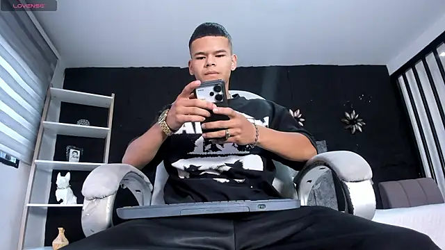 DylanRoyce  online show from 04/08/26, 12:38