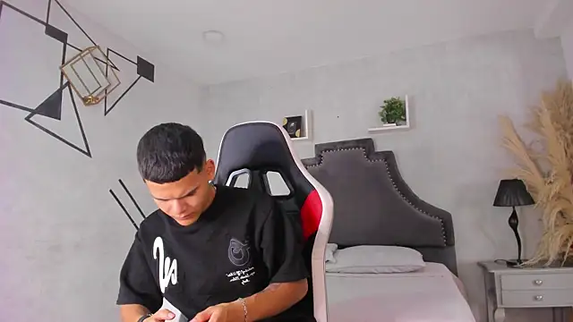 DylanRoyce  online show from 06/03/26, 01:14