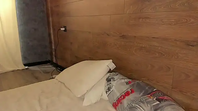 AmmyLuu online show from 04/25/26, 03:09