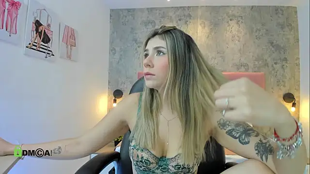 Snapshot of RomaBellanova chatting on 04/20/26, 12:24 RomaBellanova online show from 04/20/26, 12:24