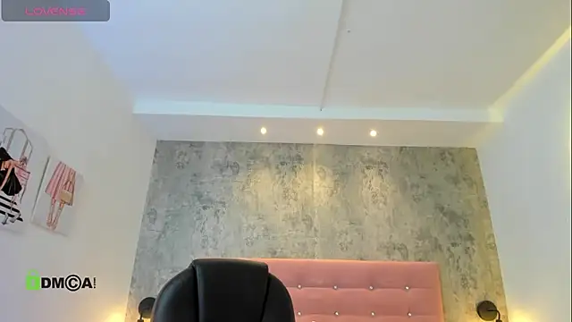 Snapshot of RomaBellanova chatting on 04/20/26, 07:48 RomaBellanova online show from 04/20/26, 07:48