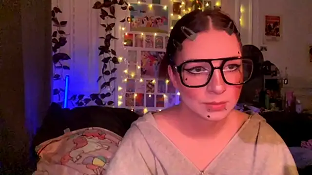 Snapshot of moonvampiq chatting on 02/25/26, 10:08 moonvampiq online show from 02/25/26, 10:08