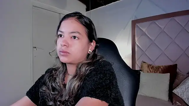 dulce lyraa1 online show from 04/17/26, 04:59