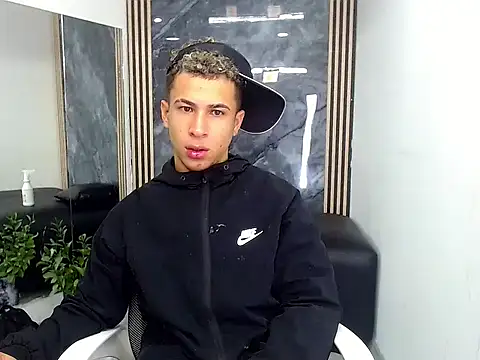 Hollmanhot online show from 04/15/26, 02:07