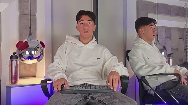 Austin Reedss online show from 04/07/26, 01:22