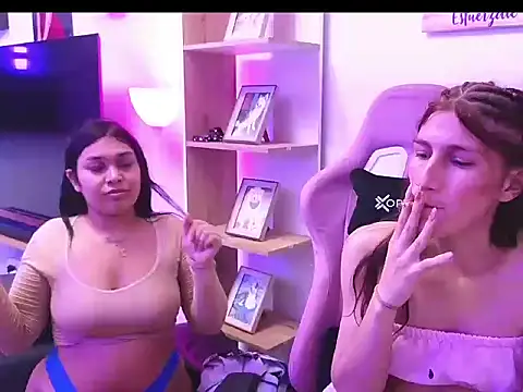 Snapshot of The_Wicked_Queens02 chatting on 03/04/26, 06:30 The Wicked Queens02 online show from 03/04/26, 06:30