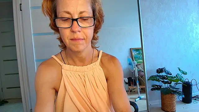Snapshot of LioraWeiss chatting on 07/11/26, 09:01 LioraWeiss online show from 07/11/26, 09:01