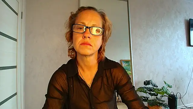 Snapshot of LioraWeiss chatting on 07/14/26, 12:22 LioraWeiss online show from 07/14/26, 12:22
