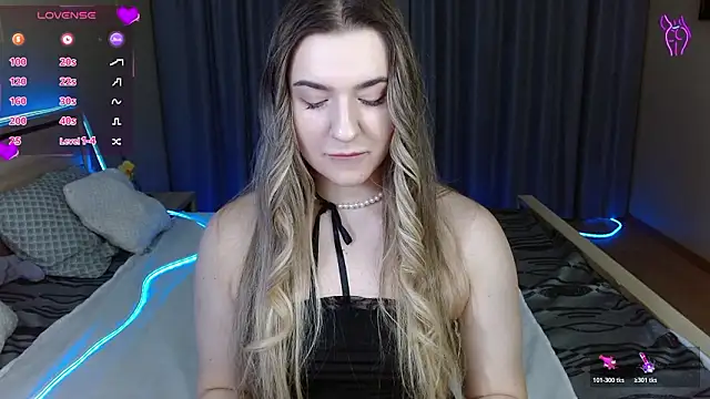 Snapshot of Smi1eF1ower chatting on 02/25/26, 06:06 Smi1eF1ower online show from 02/25/26, 06:06