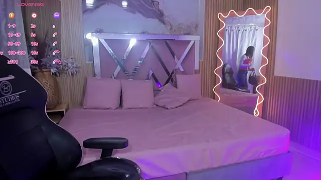 LINDSAY TAY online show from 06/05/26, 03:35