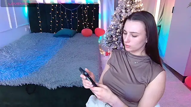 Snapshot of Vivian_Wee chatting on 02/27/26, 09:15 Vivian Wee online show from 02/27/26, 09:15