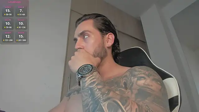 Snapshot of Axel__Blaze chatting on 07/06/26, 03:03 Axel Blaze online show from 07/06/26, 03:03