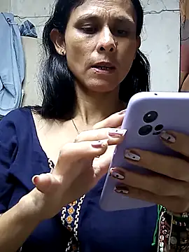 yuliitza4 online show from 03/18/26, 01:25