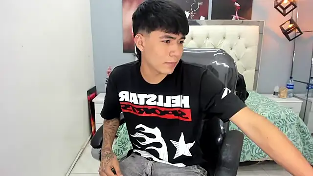 Snapshot of Thiago_collinss chatting on 05/31/26, 10:44 Thiago collinss online show from 05/31/26, 10:44