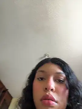Snapshot of Sophiemoo_ chatting on 06/20/26, 02:53 Sophiemoo online show from 06/20/26, 02:53