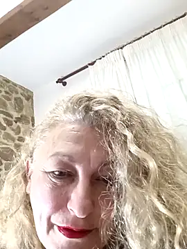 Snapshot of Luccia56 chatting on 02/26/26, 01:37 Luccia56 online show from 02/26/26, 01:37