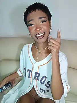Snapshot of TinnaPeyton chatting on 06/07/26, 03:27 TinnaPeyton online show from 06/07/26, 03:27