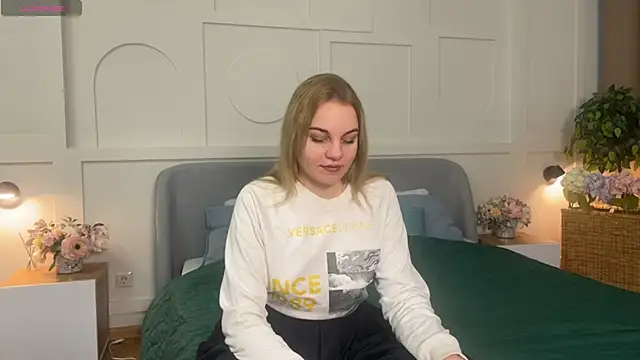 Glow Margo online show from 03/12/26, 01:23