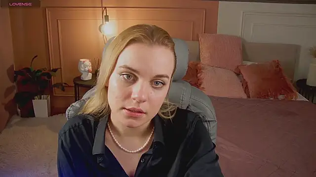 Glow Margo online show from 04/11/26, 12:59