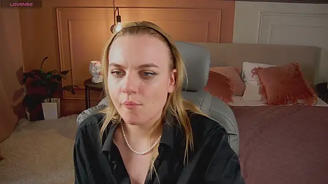 Glow Margo online show from 04/11/26, 07:45