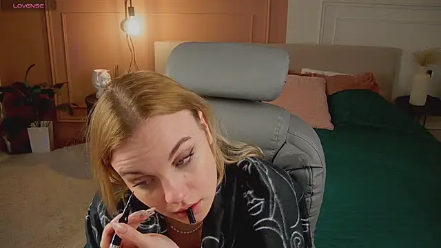 Glow Margo online show from 04/12/26, 01:10