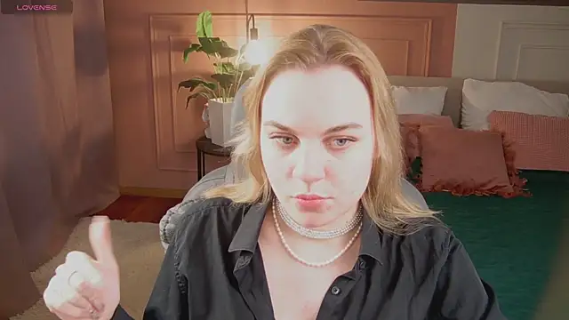 Glow Margo online show from 04/17/26, 01:08