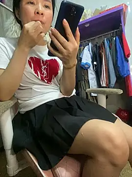 Ivy Trix2 online show from 04/11/26, 04:17