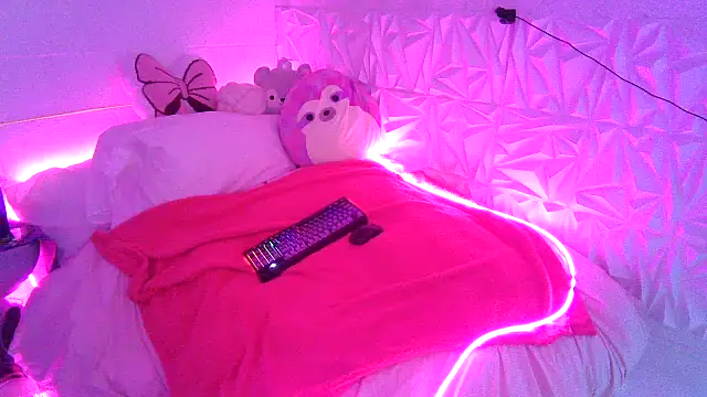 Snapshot of Moongirl117 chatting on 02/28/26, 04:41 Moongirl117 online show from 02/28/26, 04:41