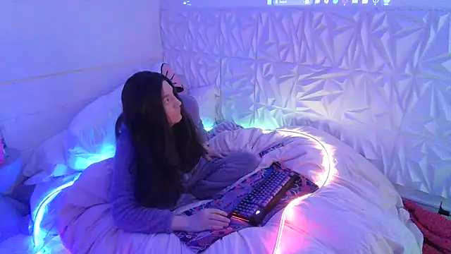 Snapshot of Moongirl117 chatting on 03/03/26, 05:24 Moongirl117 online show from 03/03/26, 05:24