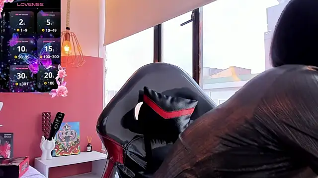 Valkiria wine online show from 04/11/26, 01:04