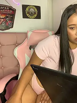 Snapshot of MorenaQueen- chatting on 02/26/26, 06:18 MorenaQueen- online show from 02/26/26, 06:18