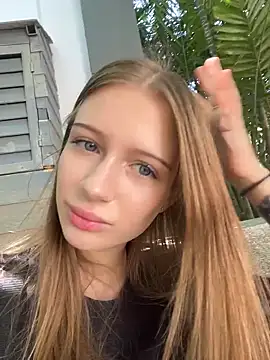 Snapshot of ViviennMur chatting on 03/03/26, 06:41 ViviennMur online show from 03/03/26, 06:41