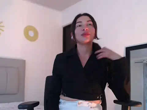 Julietaamado online show from 05/08/26, 04:23