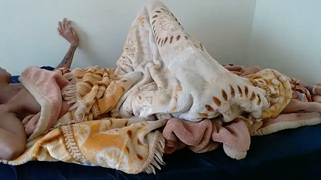 Freakycandy02 online show from 04/18/26, 08:07