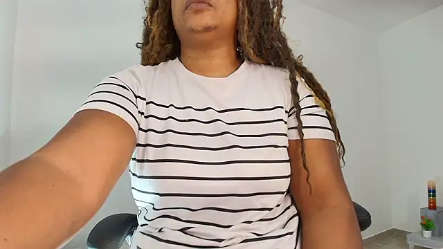 Snapshot of luxy_benet chatting on 03/03/26, 06:41 luxy benet online show from 03/03/26, 06:41