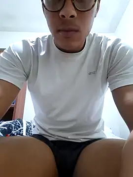 Snapshot of SweetMig chatting on 02/28/26, 04:13 SweetMig online show from 02/28/26, 04:13