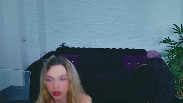 LannaSkyy online show from 04/15/26, 07:58